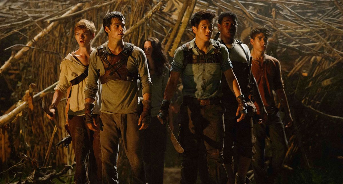 The Maze Runners stand together, looking frightened, in Maze Runner