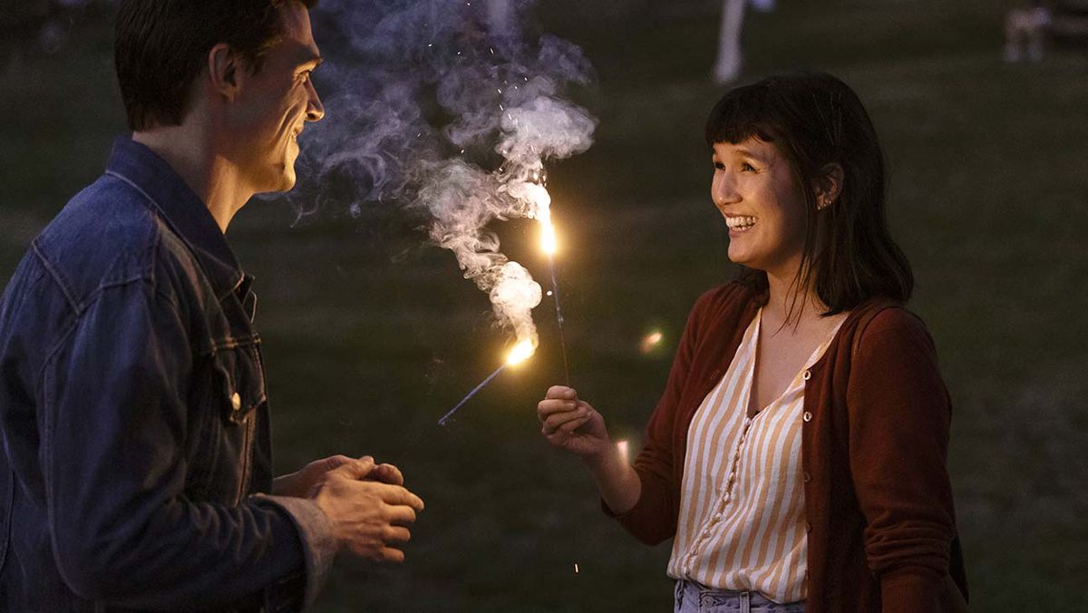 Bart (Finn Wittrock) with Vienna (Zoe Chao) in Sony Pictures’ THE LONG WEEKEND.