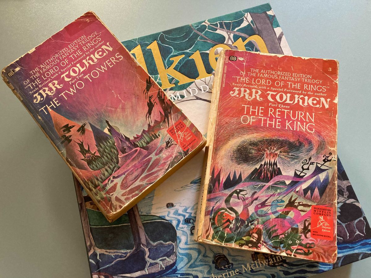 Multiple paperback copies of The Two Towers and Return of the King