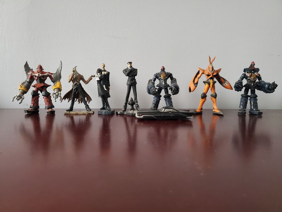 A photo of the entire set of limited edition figurines based on the 1999 mecha anime The Big O