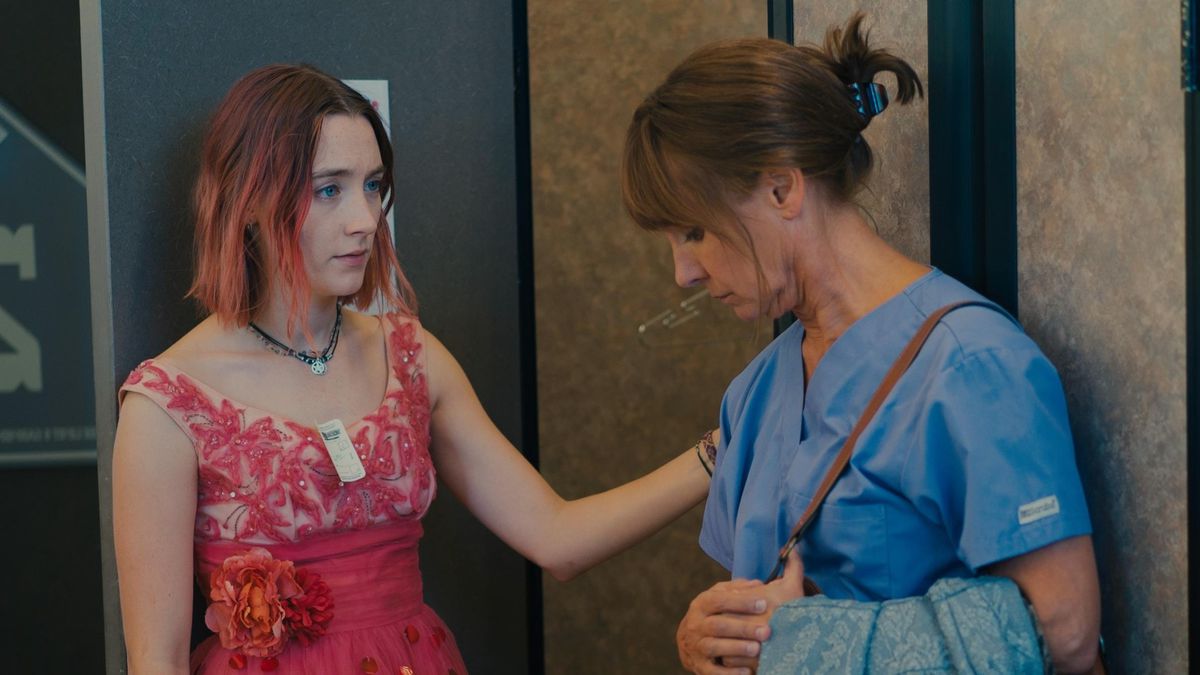Lady Bird (Saoirse Ronan) and her mother (Laurie Metcalf) in Lady Bird