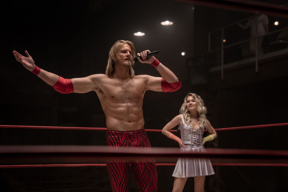 Ace Spade (Alexander Ludwig), Crystal Tyler (Kelli Berglund) in the ring in Heels