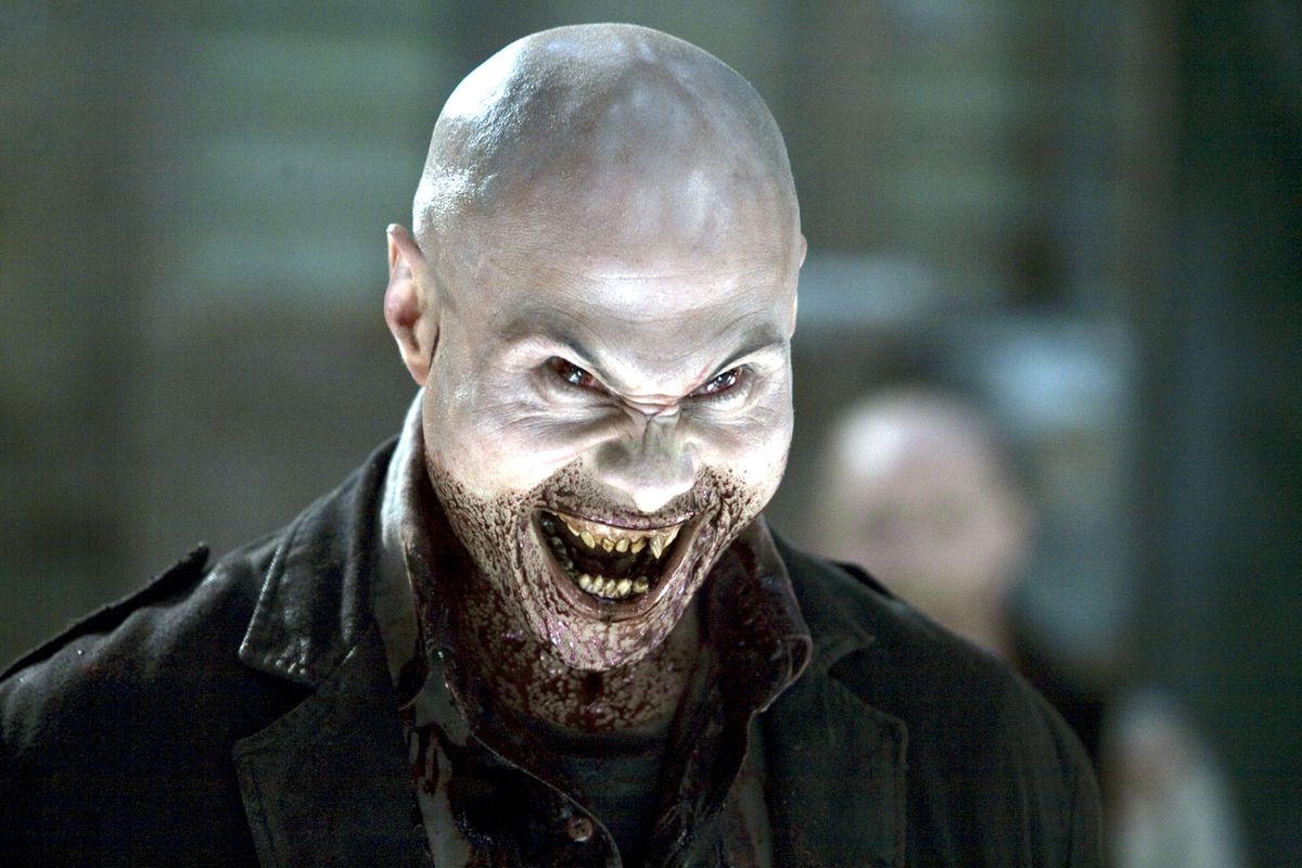 A vampire with giant fangs smiles in 30 Days of Night