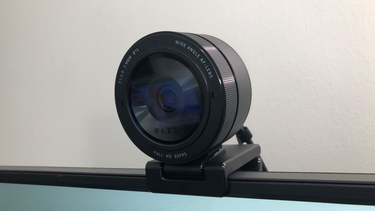 Razer Kiyo Pro をストリーミング用にモニターに取り付けました。