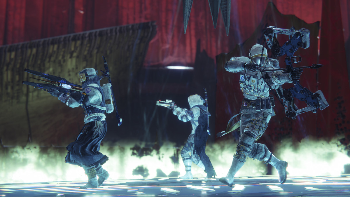 Destiny 2: Shadowkeep image of Guardians protecting a plate