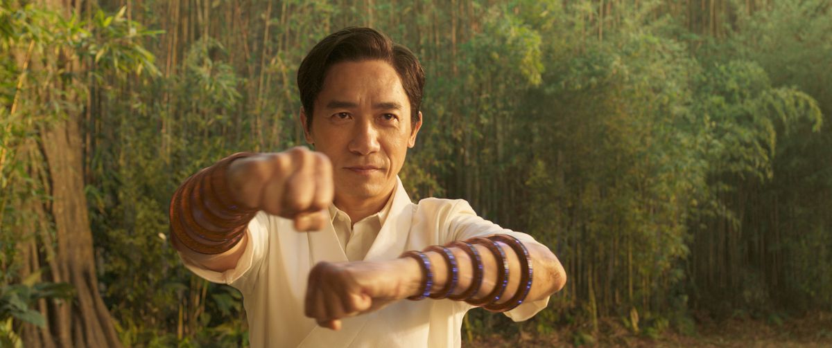 Wenwu (Tony Leung) wielding the Ten Rings in Shang-Chi and the Legend of the Ten Rings. 